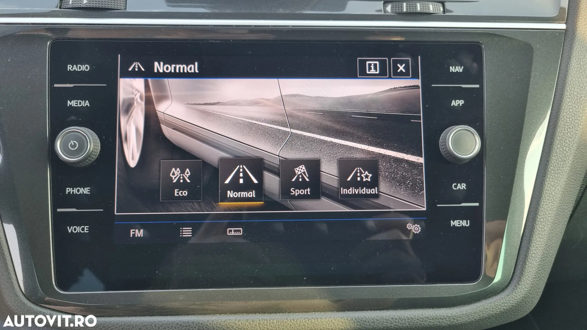 Volkswagen Tiguan 2.0 TDI SCR 4MOTION (BlueMotion Tech) Comfortline - 31