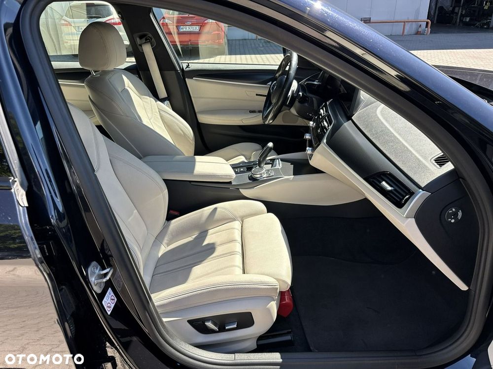 BMW Seria 5 530i xDrive mHEV M Sport sport - 15