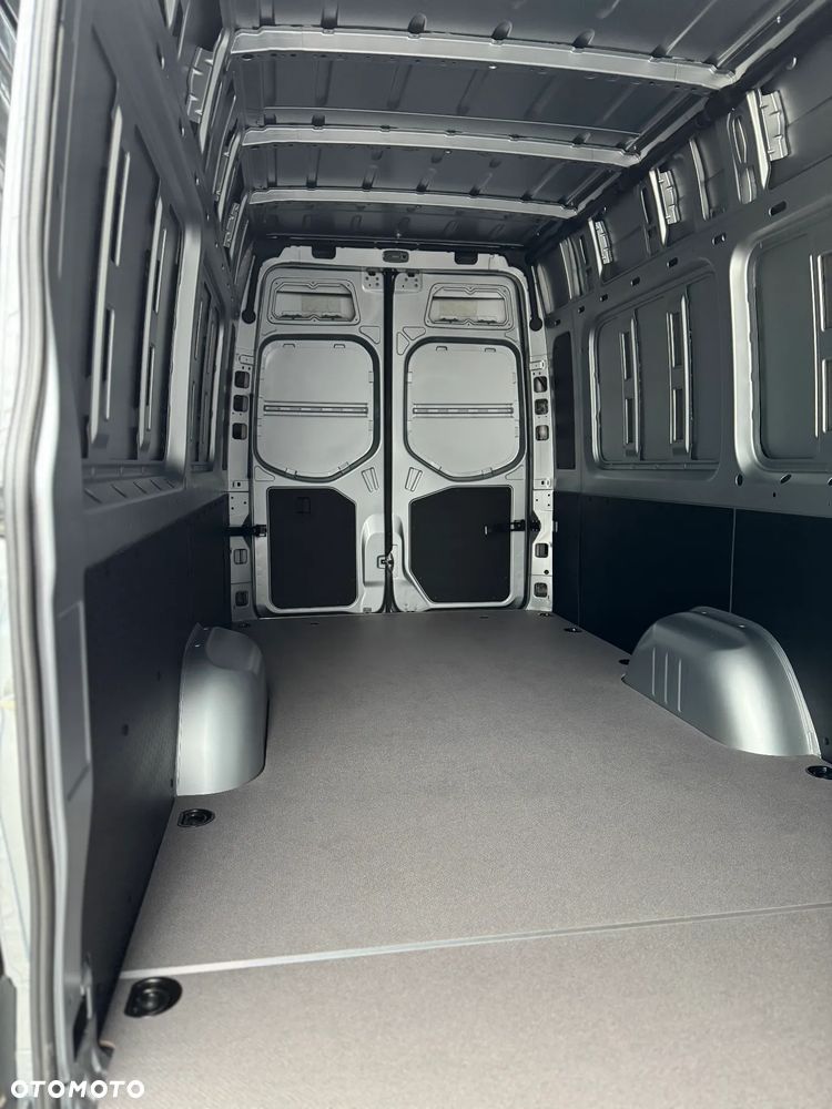 Mercedes-Benz Sprinter - 30