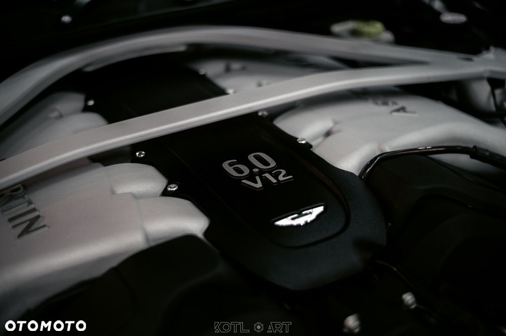 Aston Martin DB9 - 38