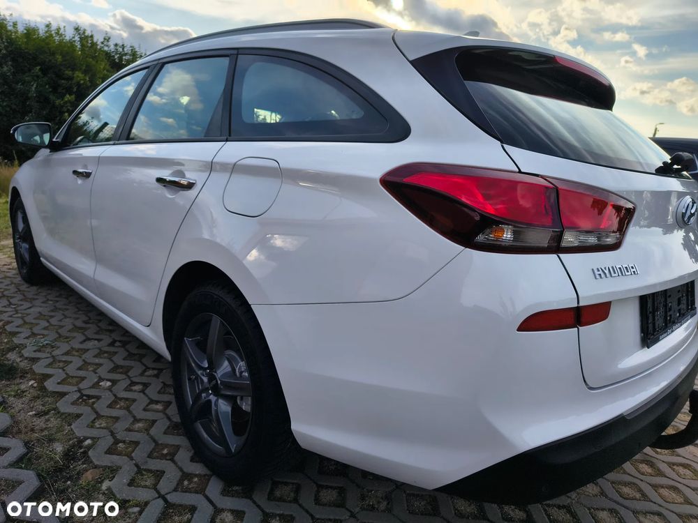 Hyundai i30 blue Kombi 1.6 CRDi Premium - 23