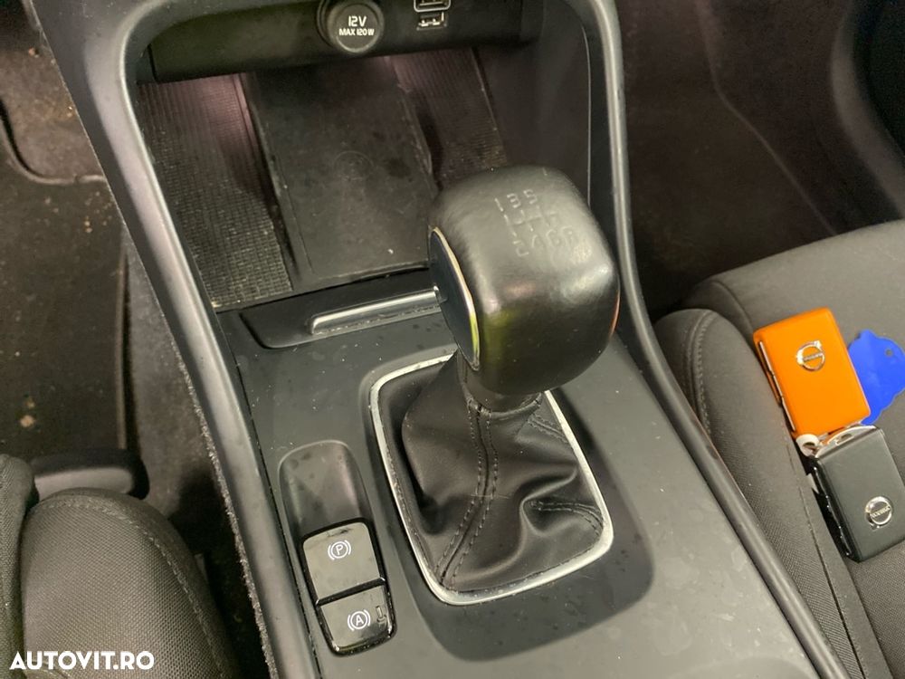 Volvo XC 40 T2 Momentum Pro - 14