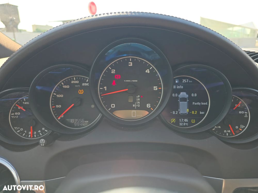 Porsche Cayenne - 21