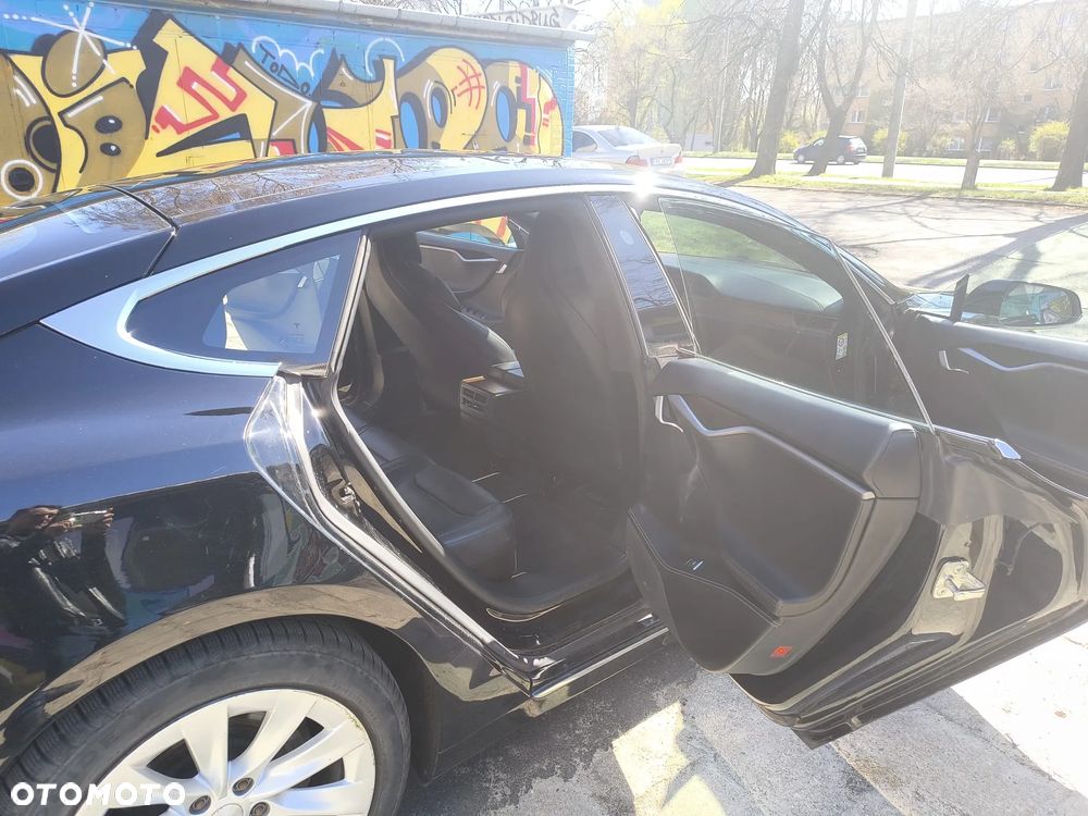 Tesla Model S - 25