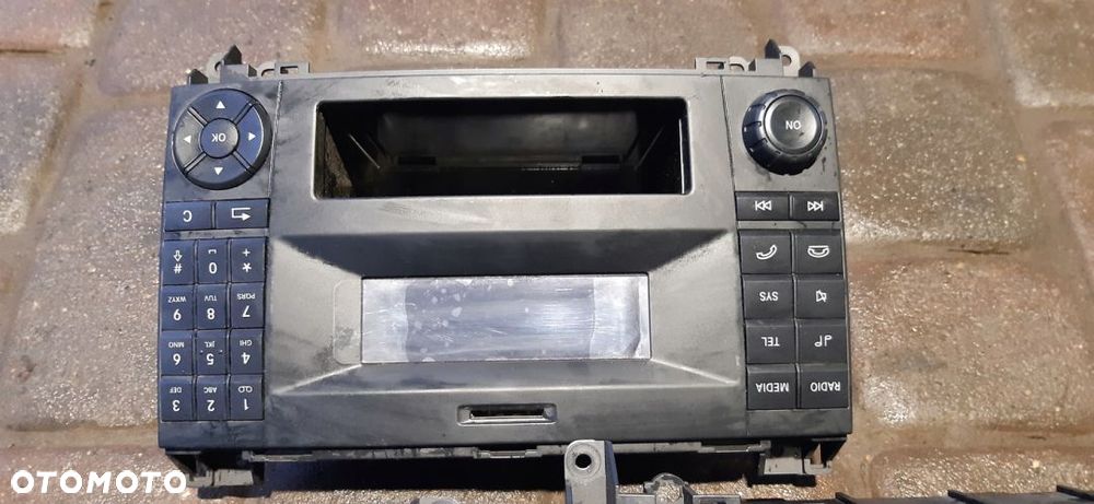 Mercedes Actros Radio - 4
