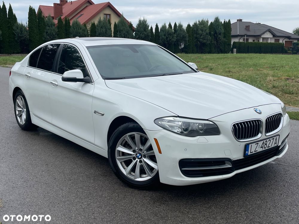 BMW Seria 5 528i xDrive Luxury Line
