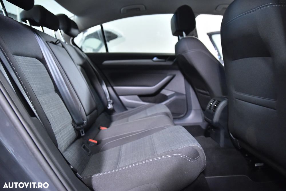 Volkswagen Passat - 13
