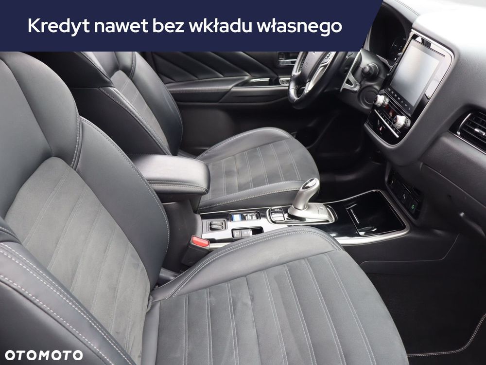 Mitsubishi Outlander - 11