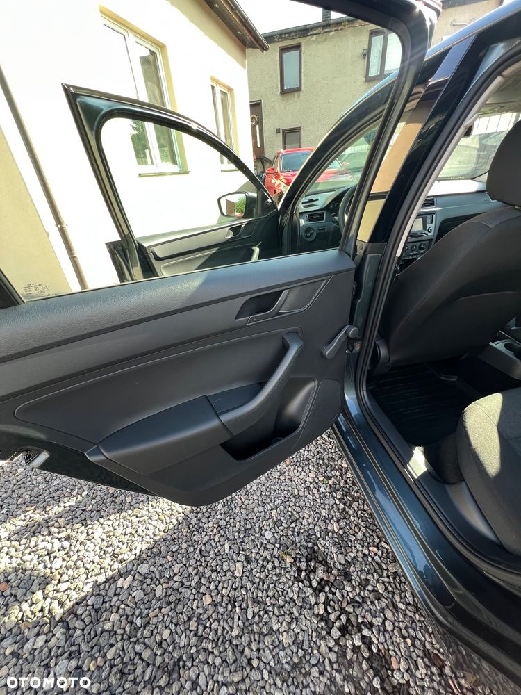 Skoda RAPID 1.2 TSI Ambition DSG - 12