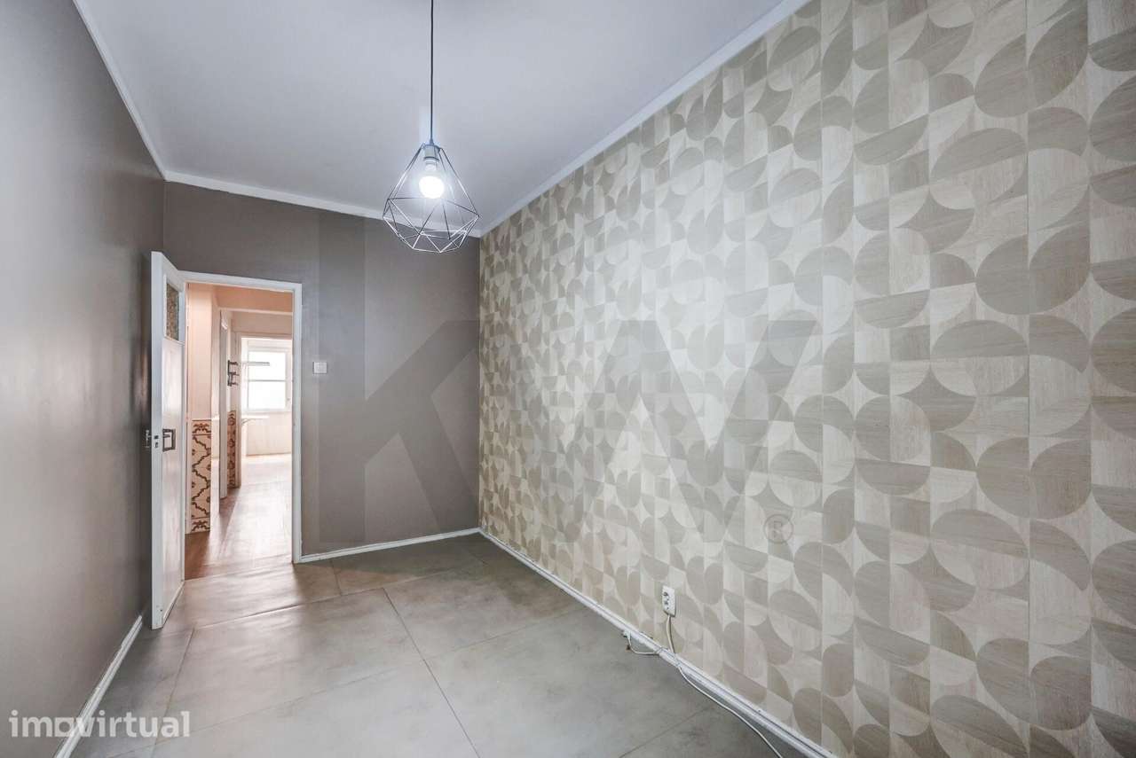 Apartamento T2+1 com varanda, junto ao mercado de Algés - Grande imagem: 4/20