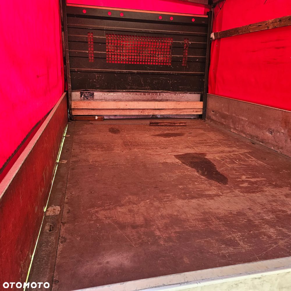 Mercedes-Benz Sprinter - 13