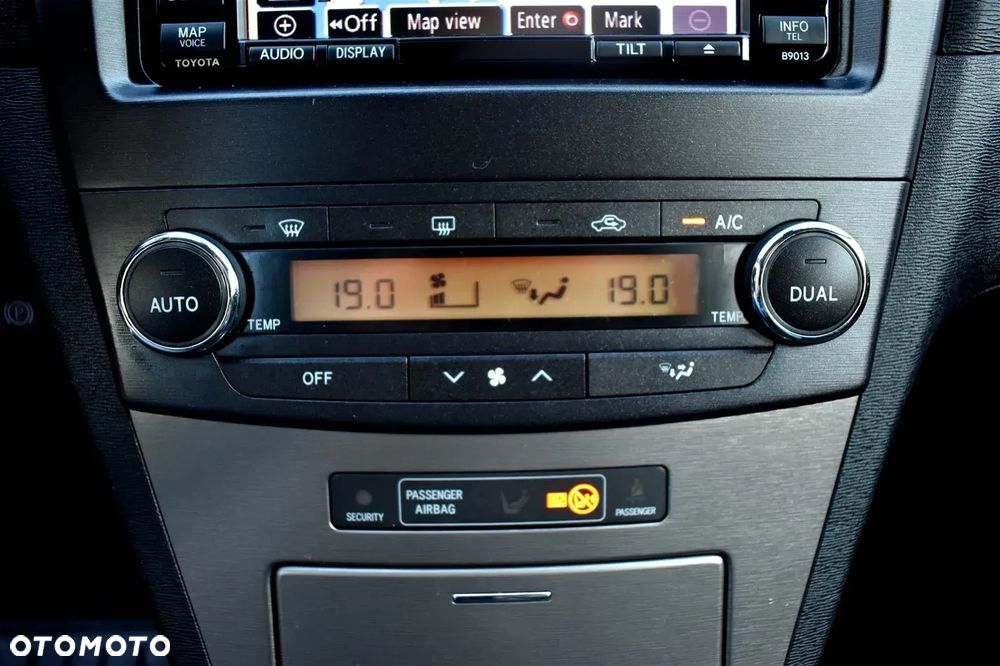 Toyota Avensis 1.8 Sol NAVI - 35