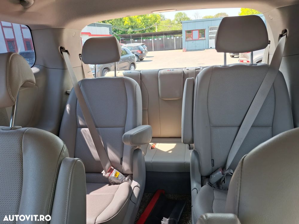 Kia Carnival - 29