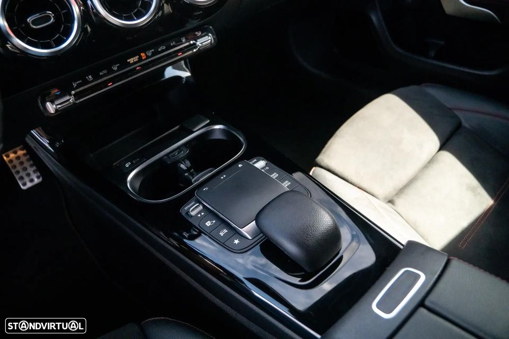 Mercedes-Benz A 250 Limousine e 8G-DCT AMG Line - 23