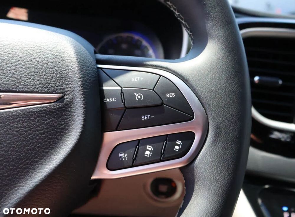 Chrysler Pacifica - 21