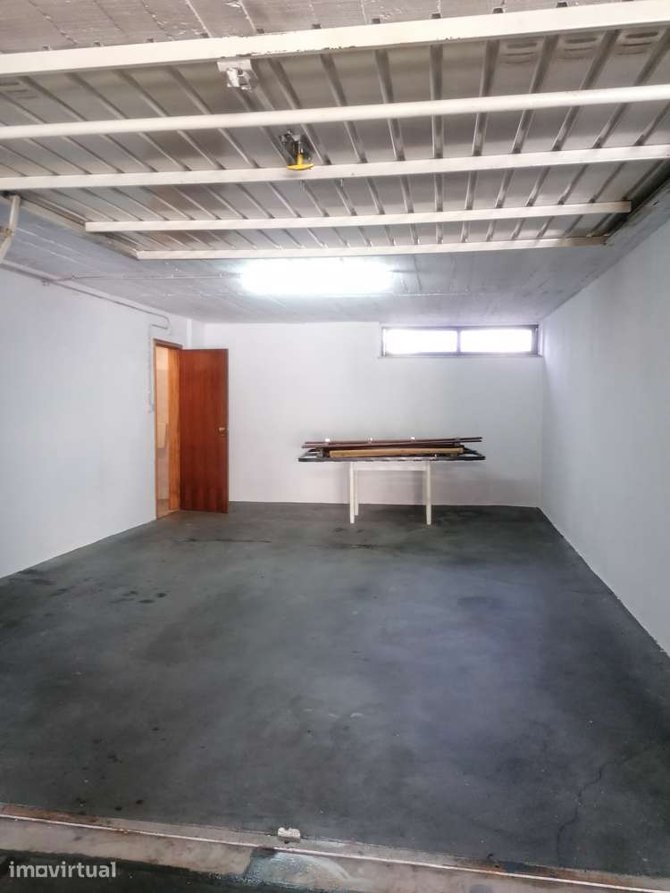 Garagem, Queluz e Belas, Rua Dona Maria I - Grande imagem: 2/3