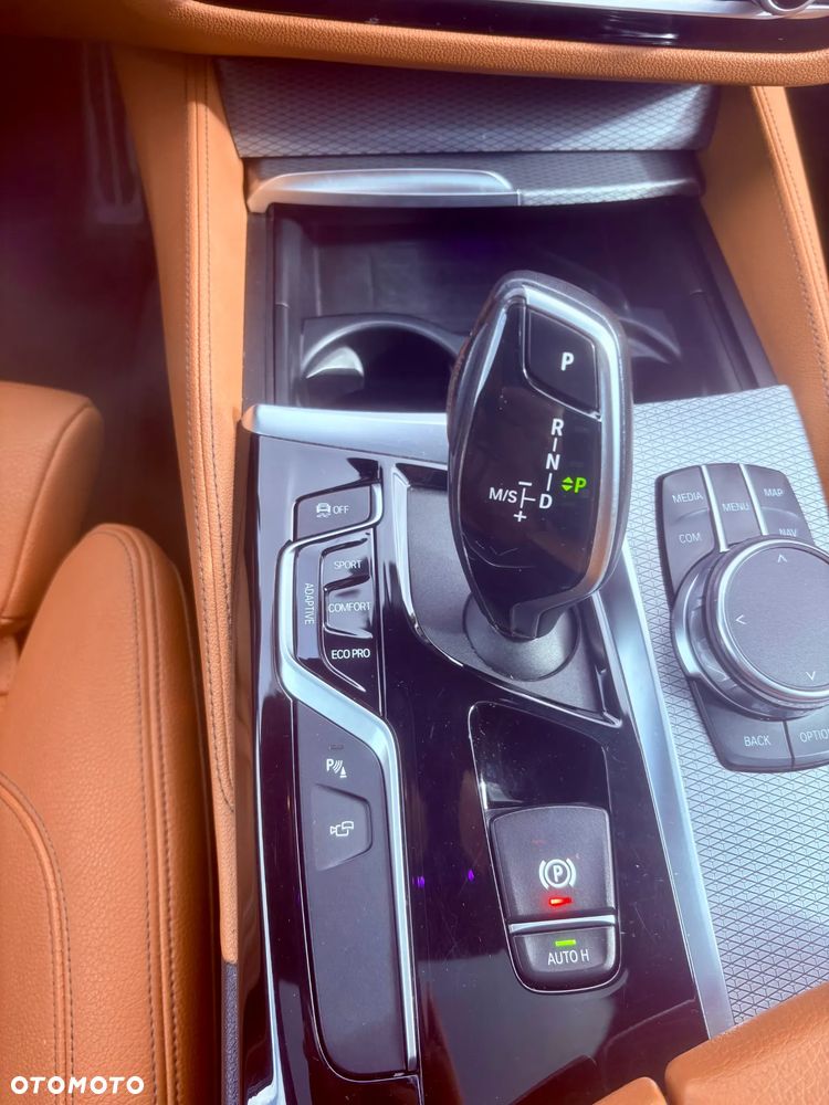 BMW Seria 5 520d M Sport - 9