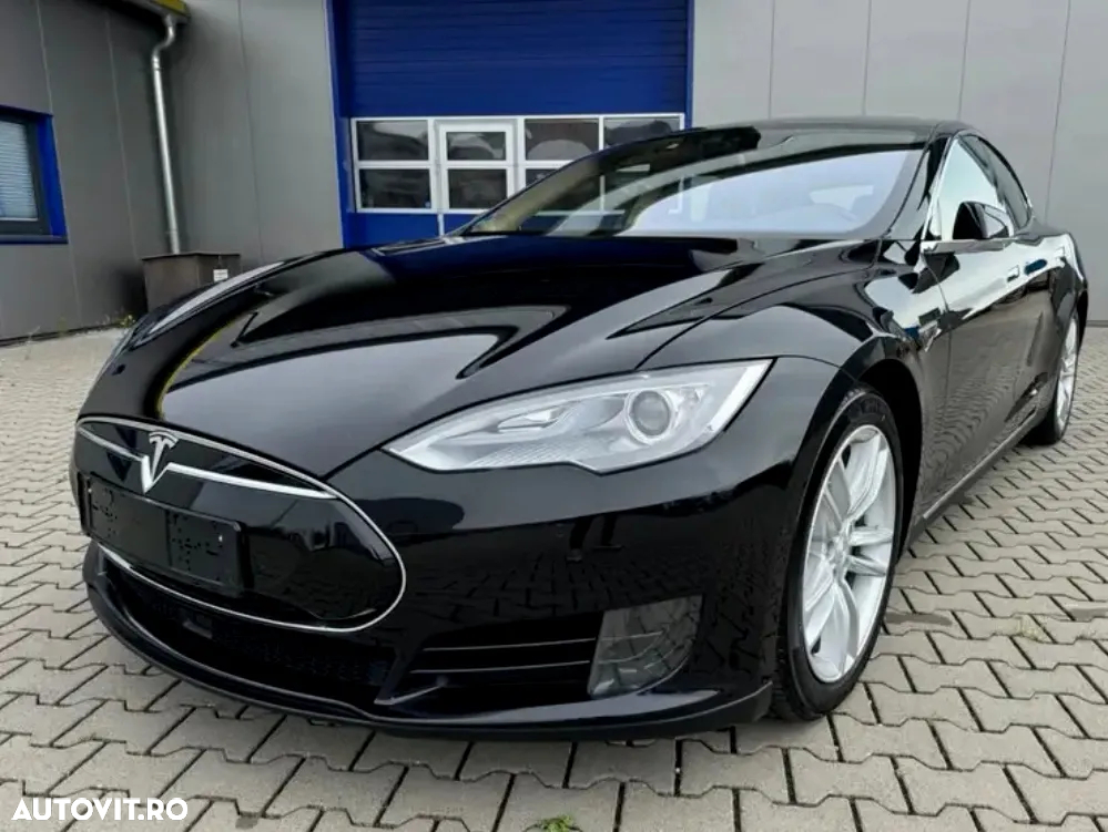 Tesla Model S - 2