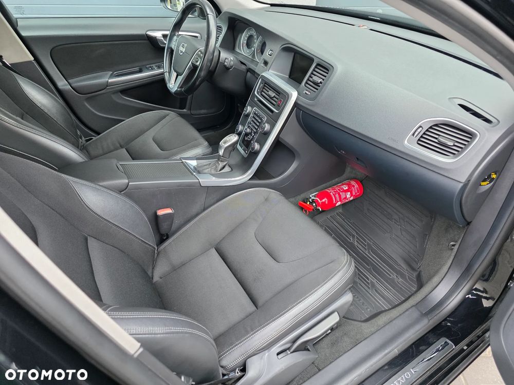 Volvo V60 D3 Momentum - 11