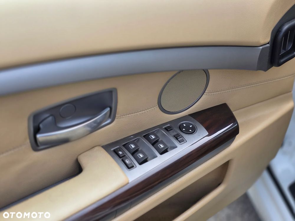 BMW Seria 7 750i L - 18