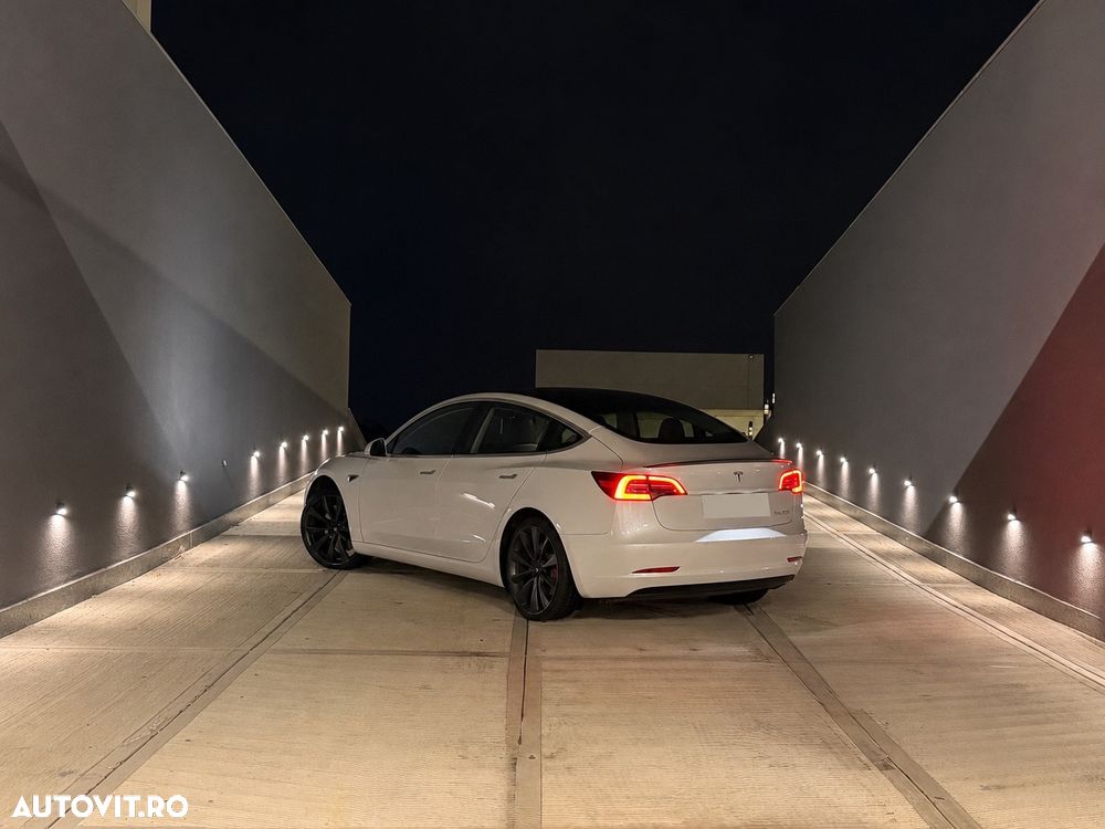 Tesla Model 3 Performance - 4