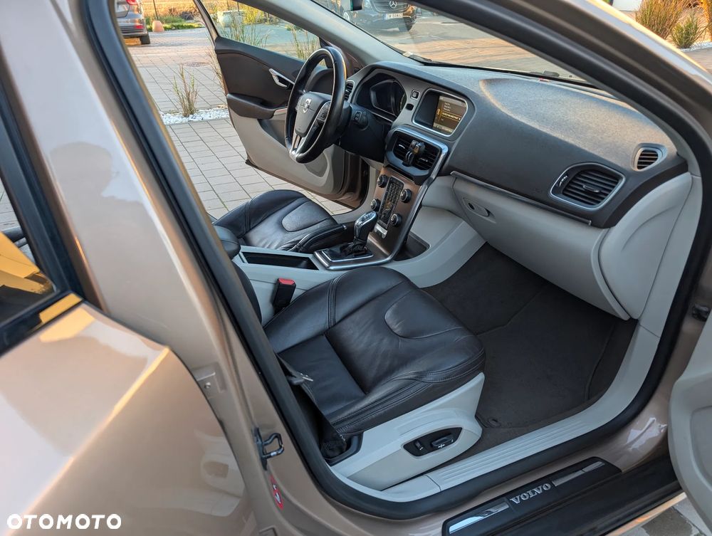 Volvo V40 Cross Country T5 AWD Momentum - 12