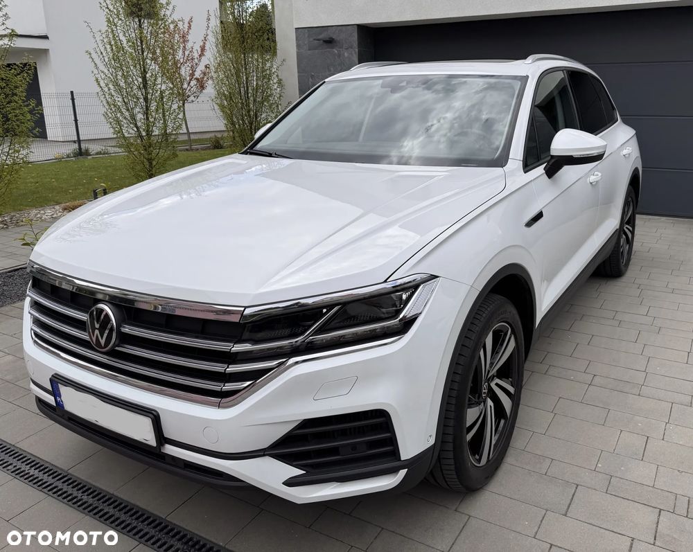 Volkswagen Touareg - 1