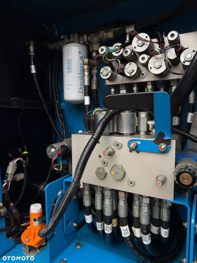 Genie Zwyżka Terenowa GS-4069RT Podnośnik Nożycowy Dźwig 14,5 metra jak Nowa z salonu! 960 mtg. 2013 rok, Pochodzi z Norweskiego urzędu Komuny. Zadbana! 4x4 Silnik Kubota. Zero Luzów i wycieków. Aktualne Serwisy DEKRA BMWT. Wysuwany Balkon. Sterowana z dołu i góry. Okazja Tanio !! Dokumentacja! Bez DPF, adBLUE - 15