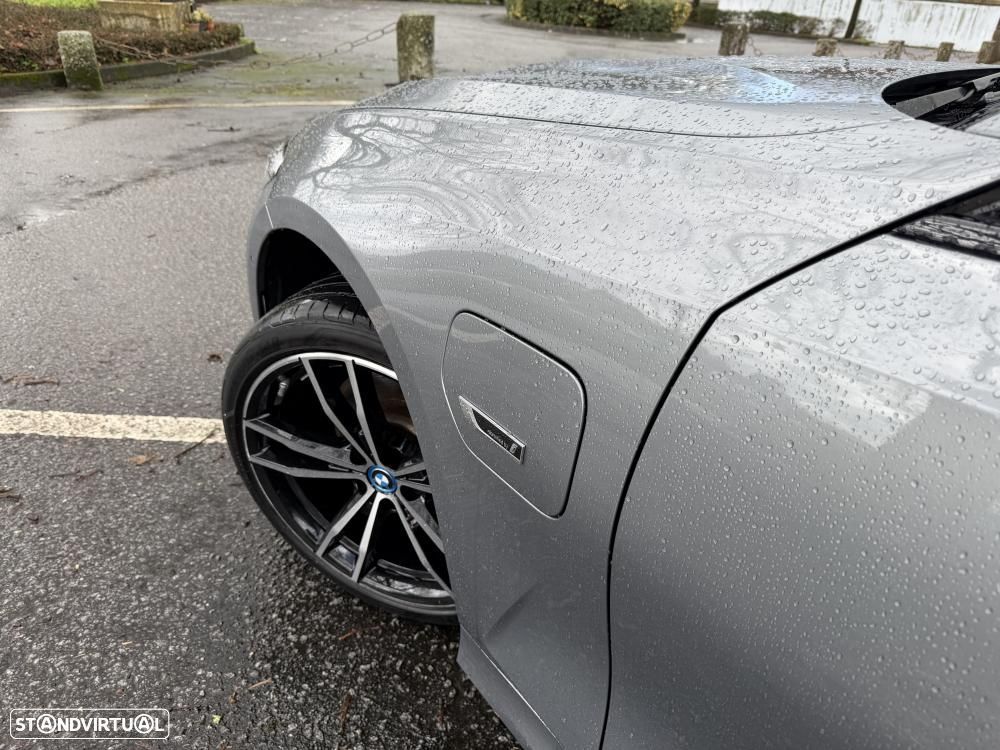 BMW 330 e Pack 50 anos M Auto - 19