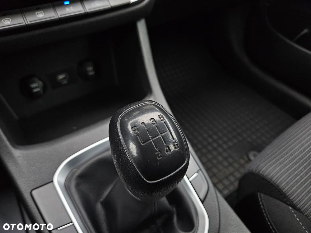 Hyundai i30 1.5 DPI Classic + - 36