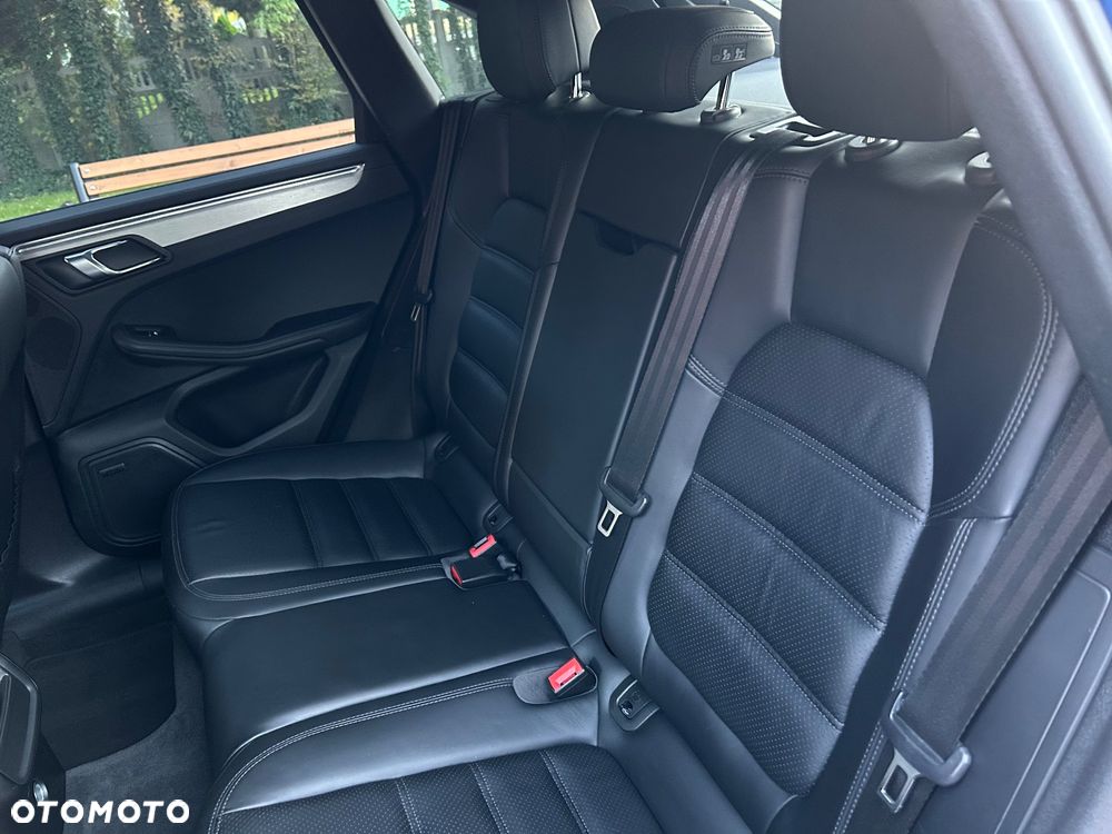 Porsche Macan Turbo - 12