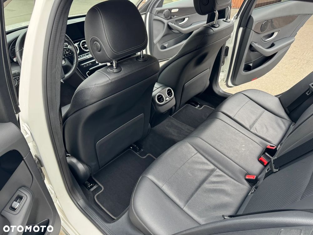 Mercedes-Benz Klasa C 200 d 9G-TRONIC - 33