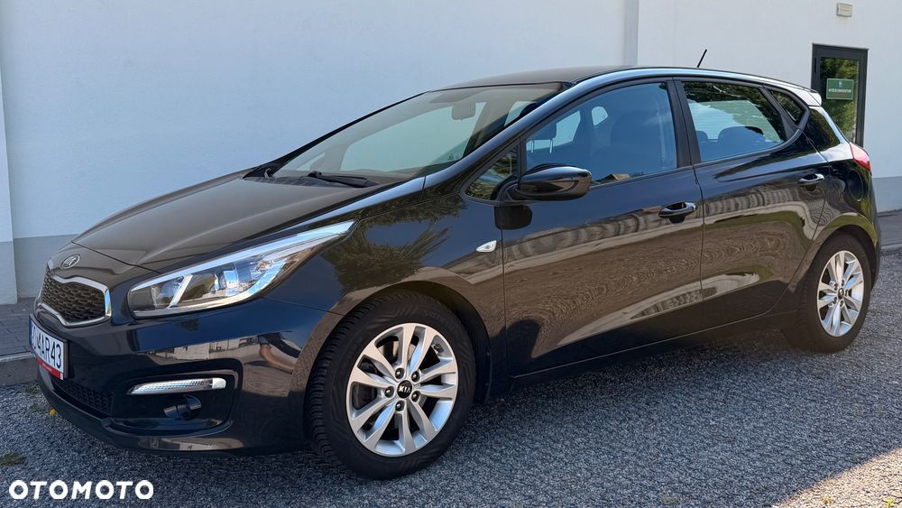 Kia Ceed 1.4 CVVT UEFA EURO 2016 - 10