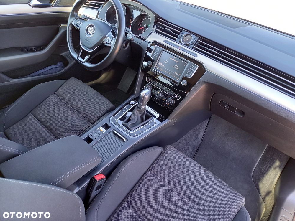 Volkswagen Passat 2.0 TDI SCR Comfortline DSG - 4