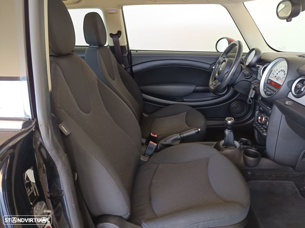 MINI 3 Portas One D - 22