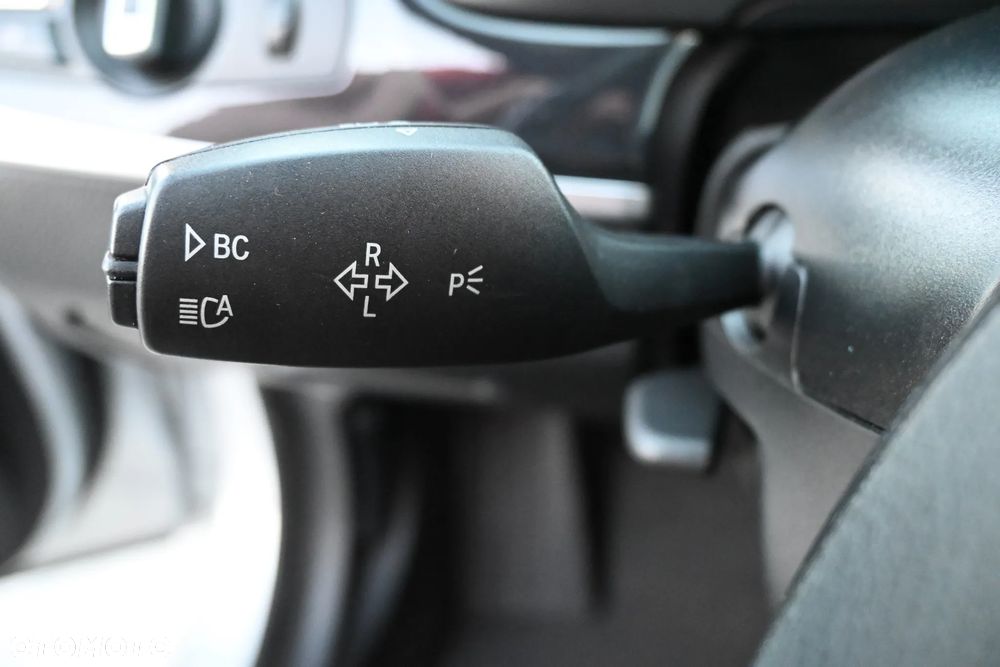 BMW Seria 5 525d - 23