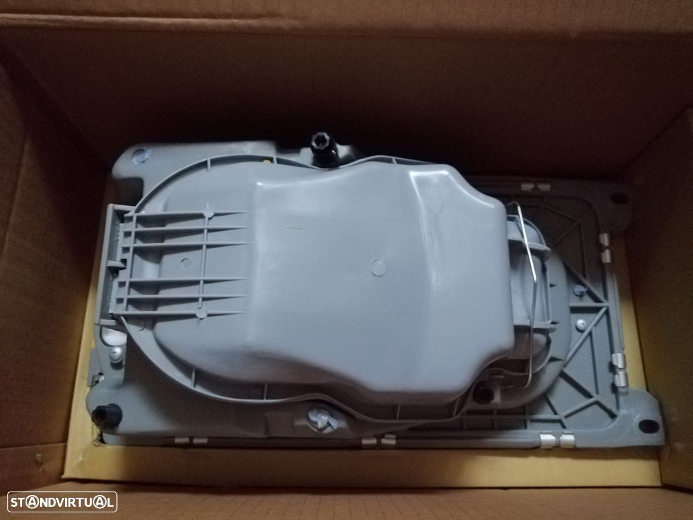 Faróis da frente Mercedes 200D 240D W123 NOVOS - 2