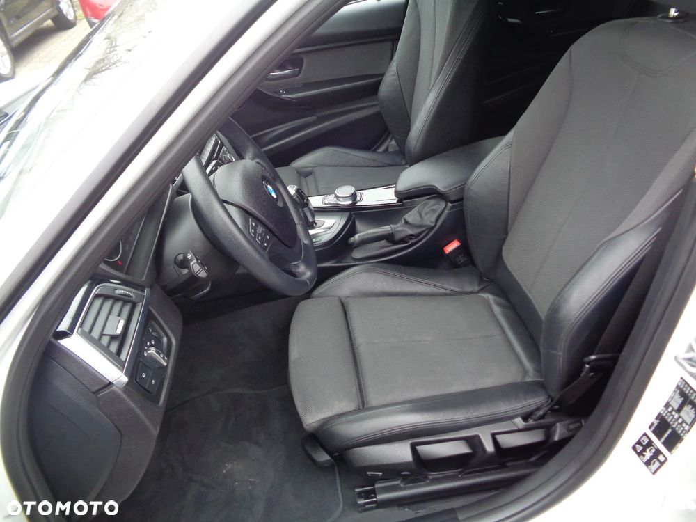 BMW Seria 3 320d xDrive Edition Luxury Line Purity - 10