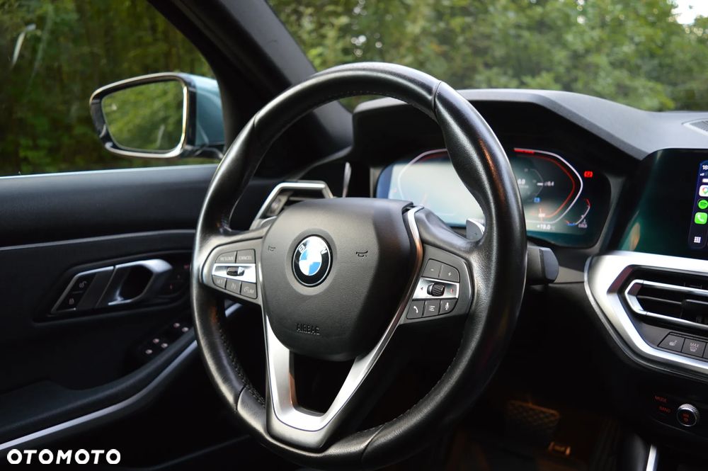 BMW Seria 3 330i - 21