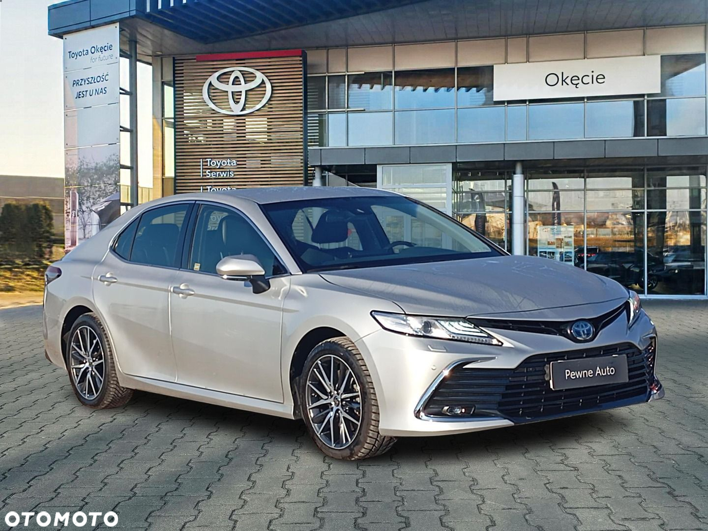 Toyota Camry 2.5 Hybrid Executive CVT - 2