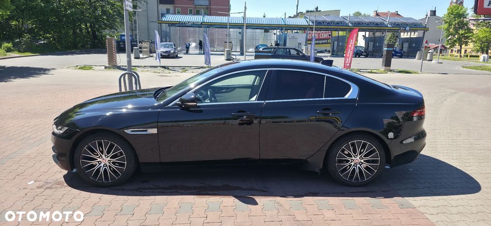 Jaguar XE 2.0 D180 AWD S - 2