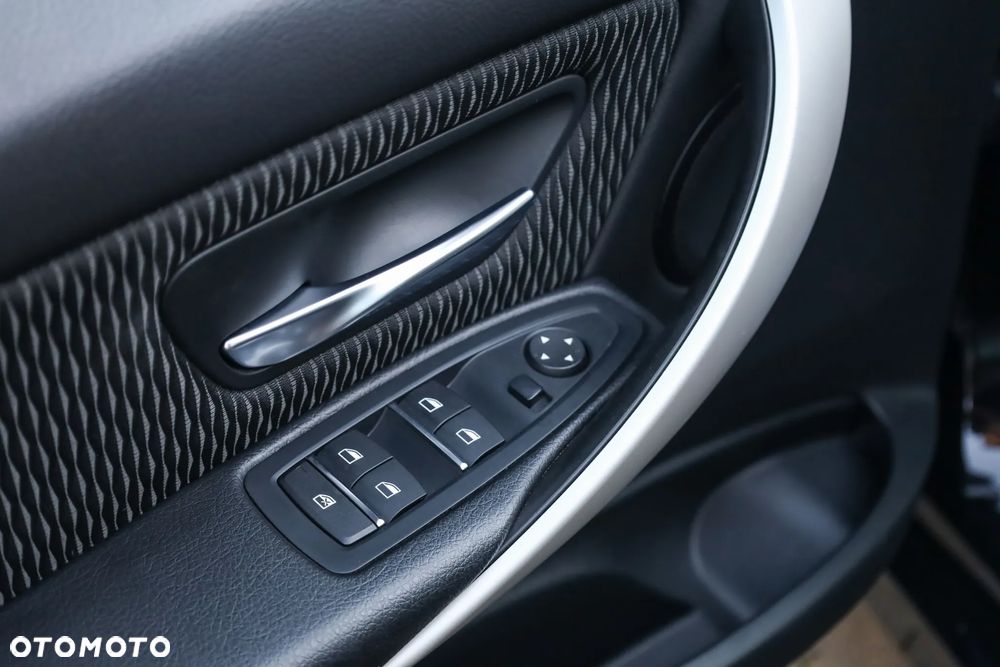 BMW Seria 3 318i - 30