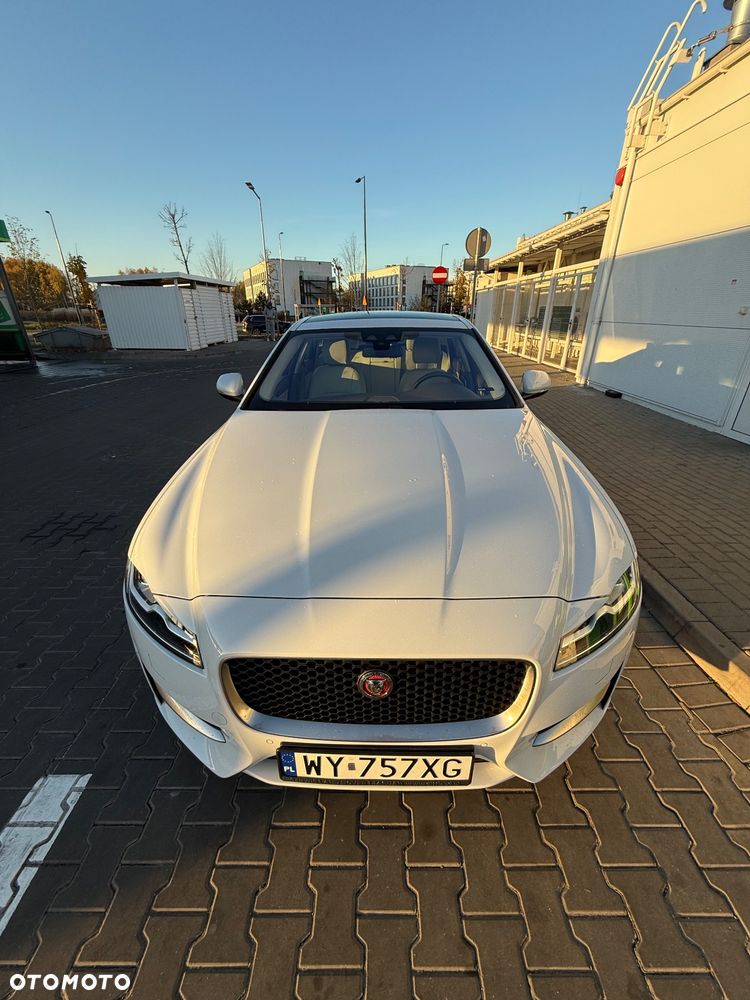 Jaguar XF 2.0 T R-Sport - 23