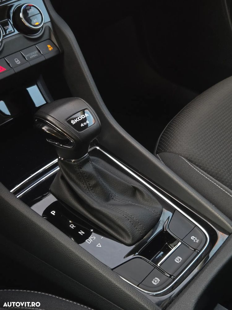 Skoda Karoq 2.0 TDI SCR 4x4 DSG Sportline - 9