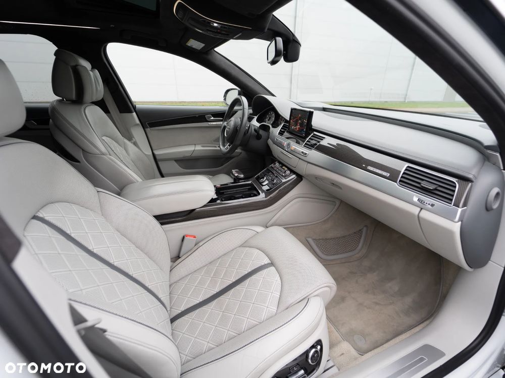 Audi S8 Plus - 22