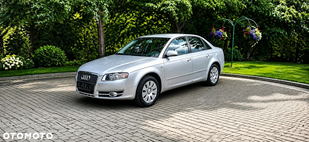 Audi A4 Limousine - 1
