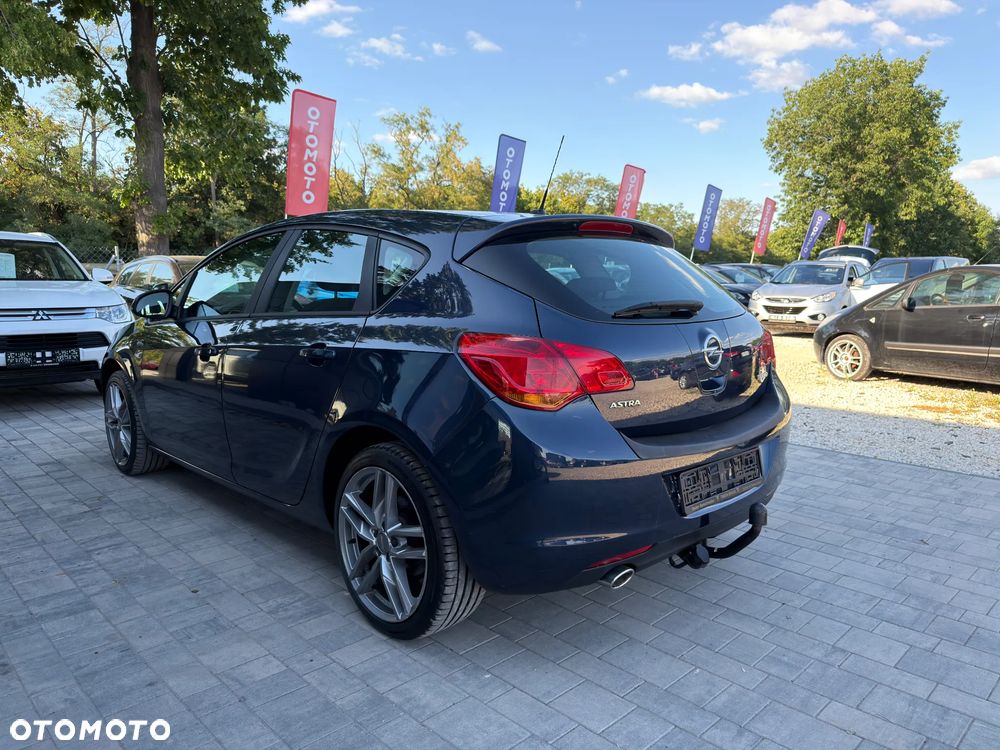 Opel Astra 1.4 T Cosmo - 4