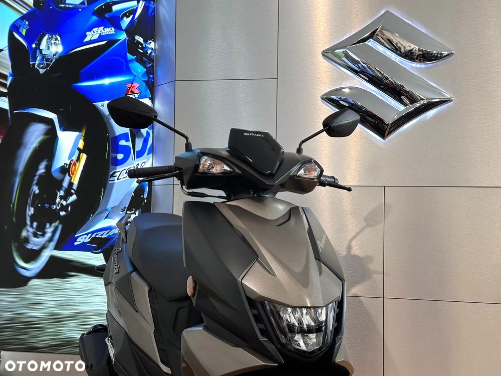 Suzuki Avenis - 2