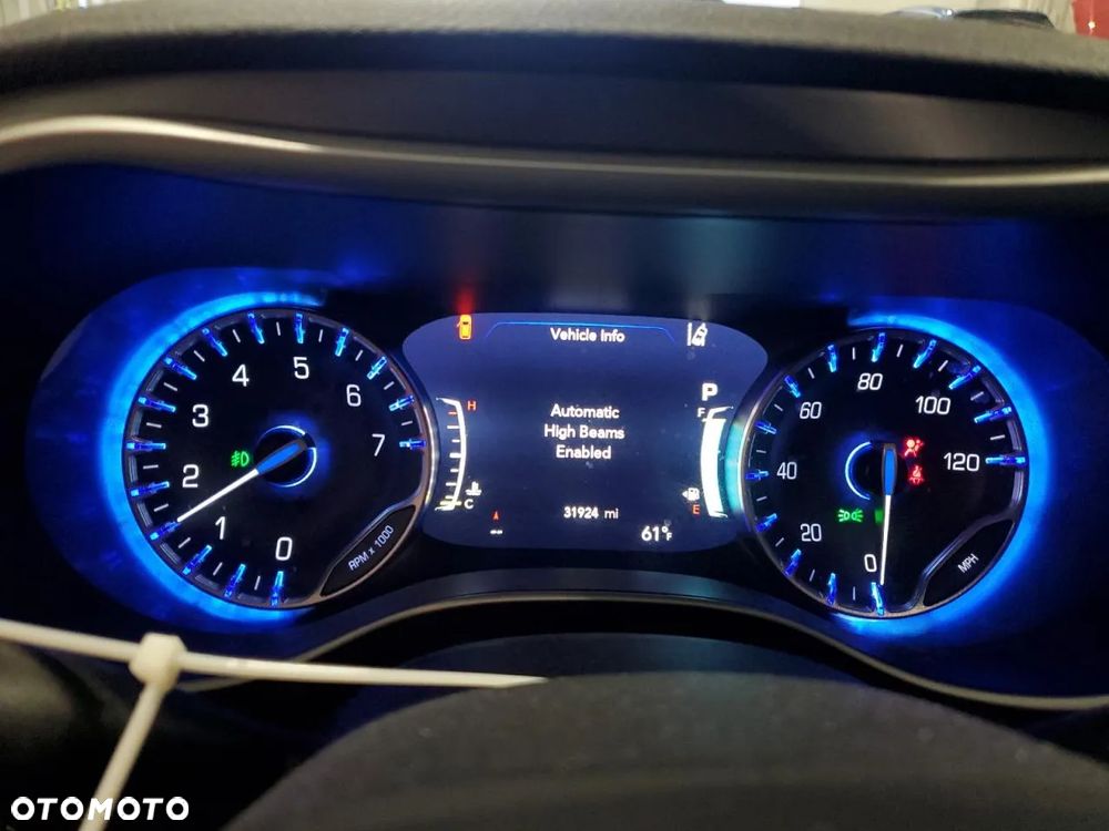 Chrysler Pacifica - 11