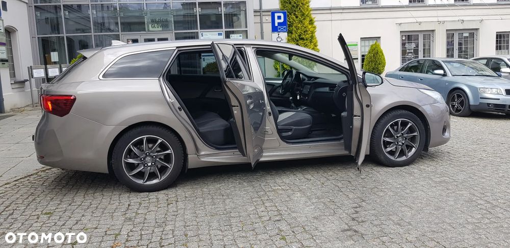 Toyota Avensis 1.6 D-4D Premium - 14